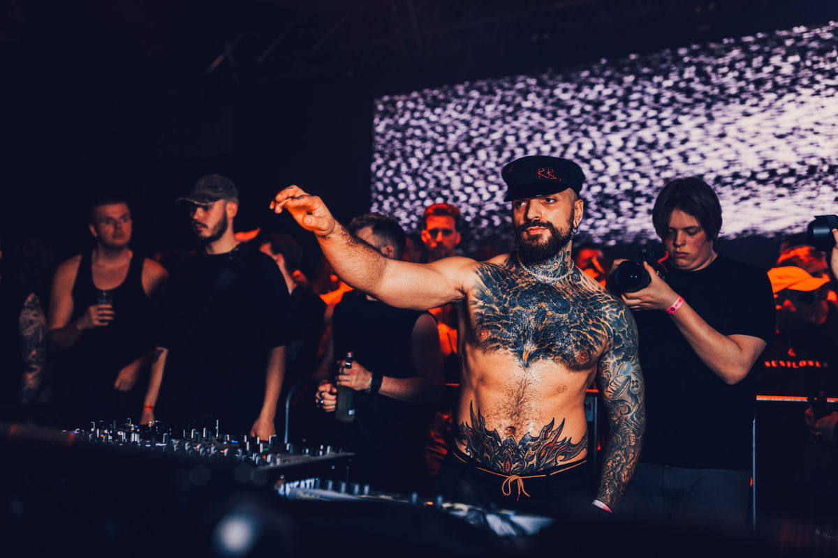 Loading... just a sec